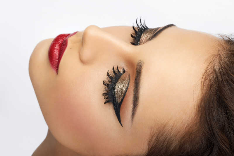 妆容精致的美女