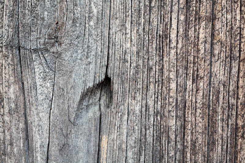 凹凸不平的旧木板