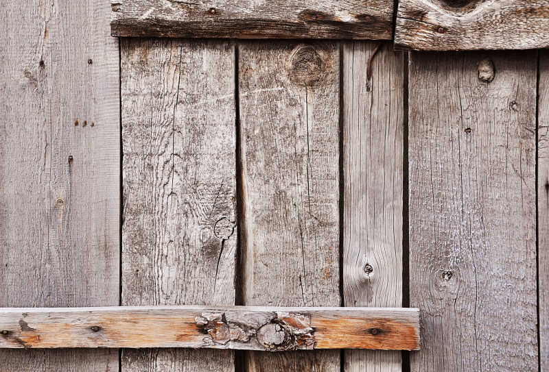 老旧的木栅栏