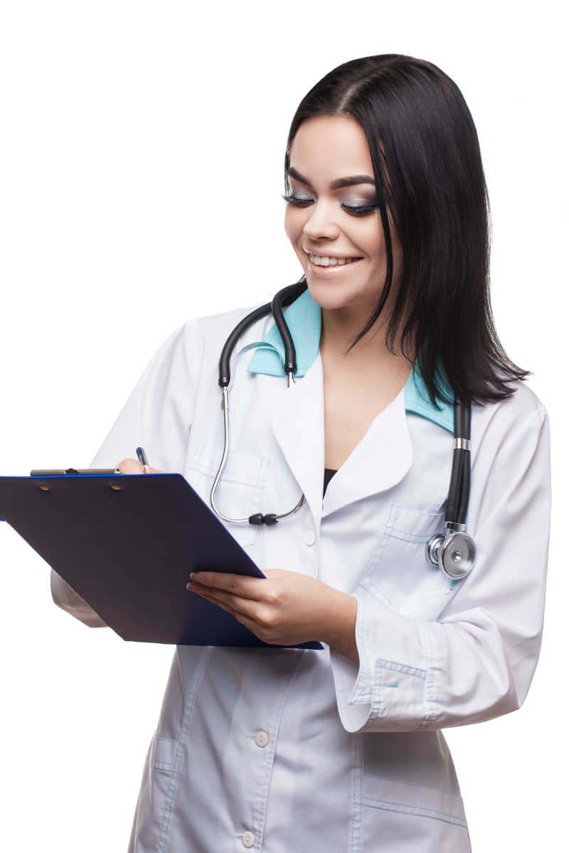 美女医生在做记录