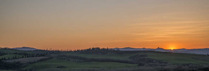 夕阳下的田野美景