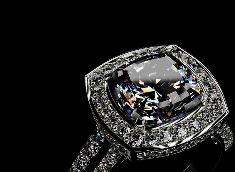 黑色背景前的奢华钻石戒指