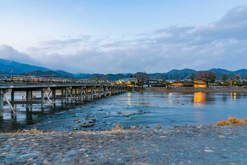 岚山河上的桥梁