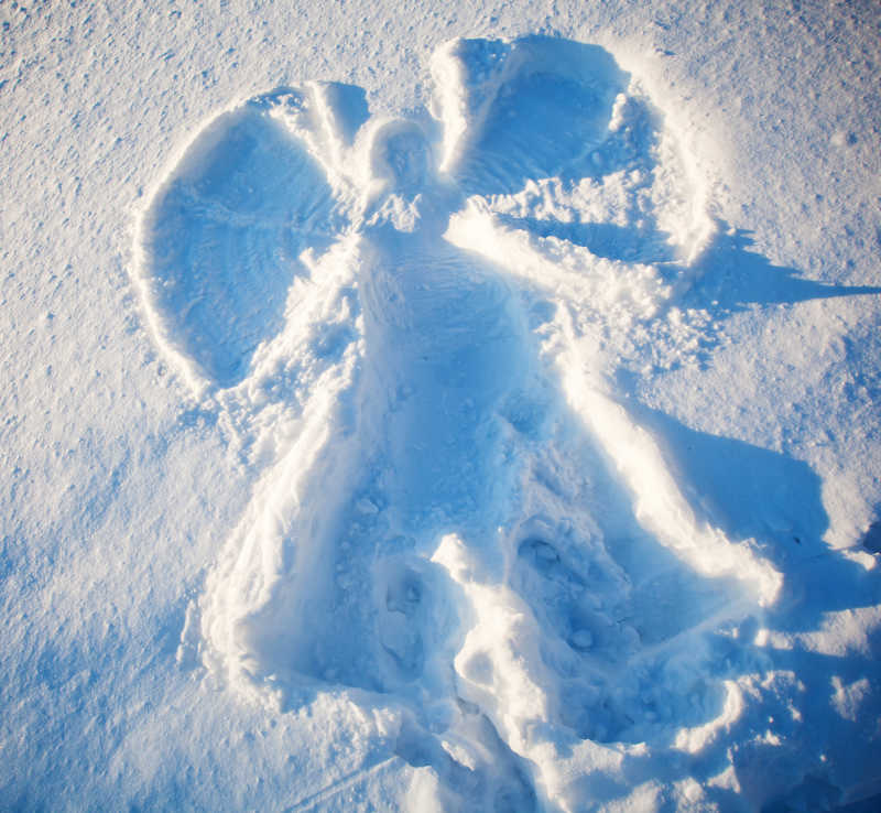 雪地上图案图片 雪地上的人形图案素材 高清图片 摄影照片 寻图免费打包下载