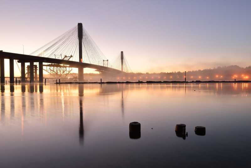日出时的新港口曼桥