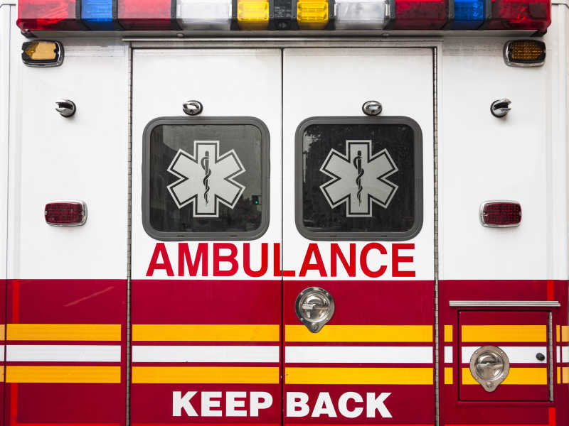 救护车紧掩的车门