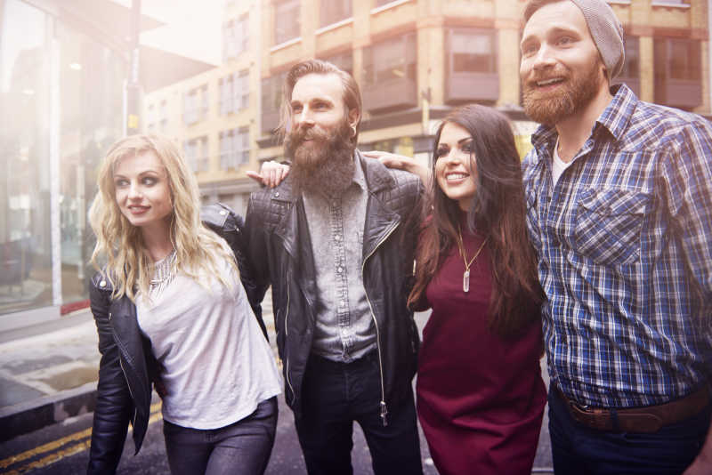 城市里的朋友一起享受时光