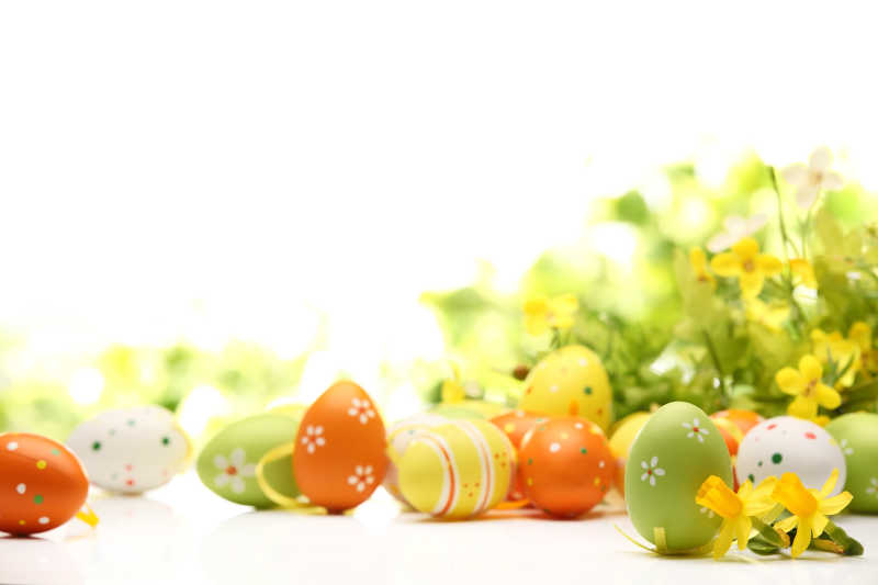 鲜花和复活节彩蛋