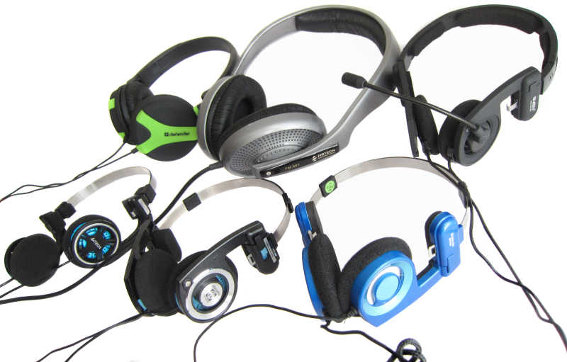 多种款式的经典游戏耳机