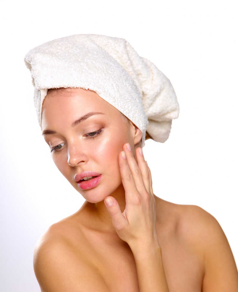 自然就是美的年轻女性