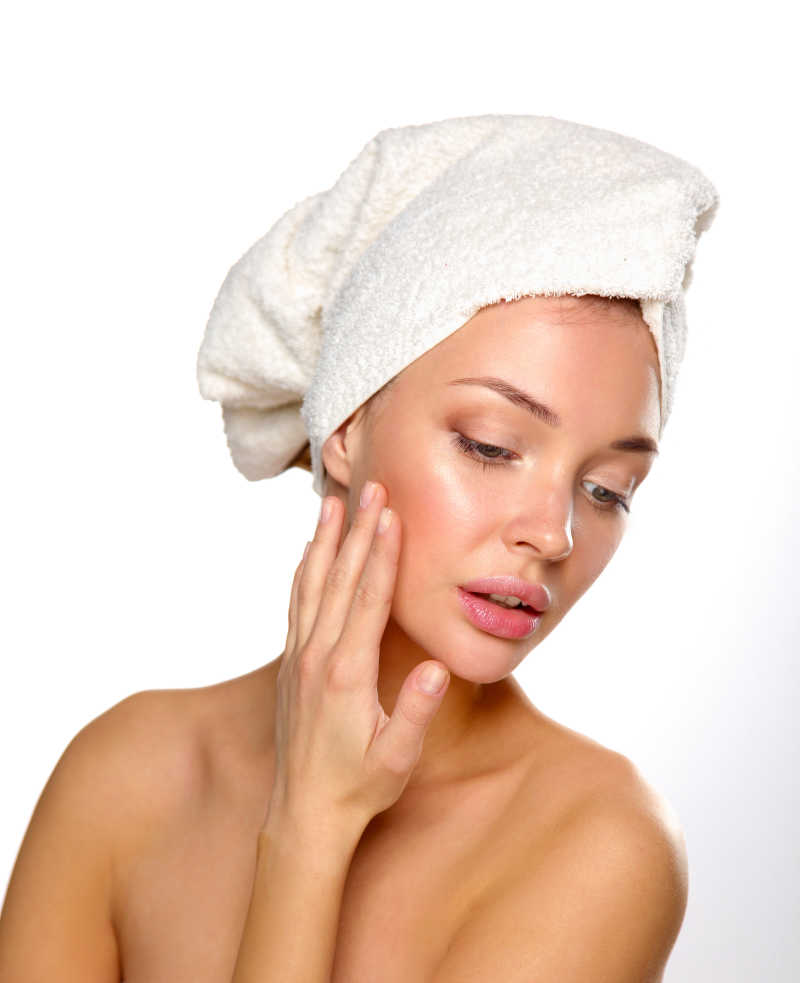 自我叹怜的年轻女性