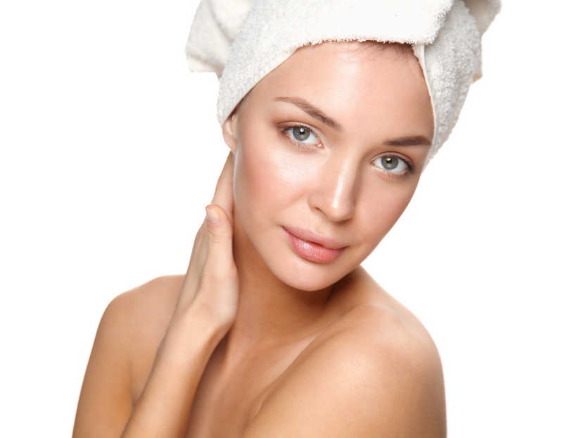 年轻漂亮的女性近景