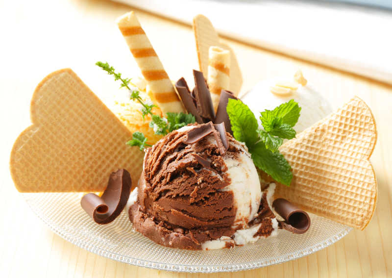巧克力冰淇淋甜品