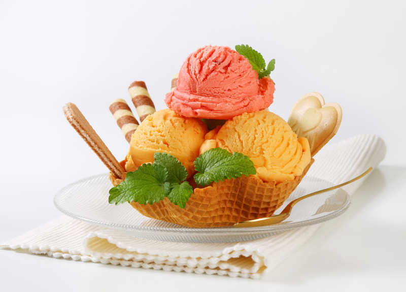精致的冰淇淋甜品