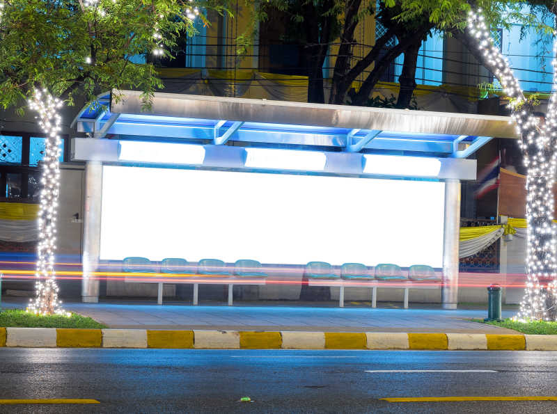 公交车站空白广告牌