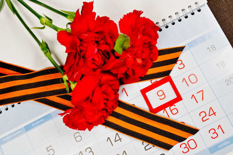 日历和康乃馨