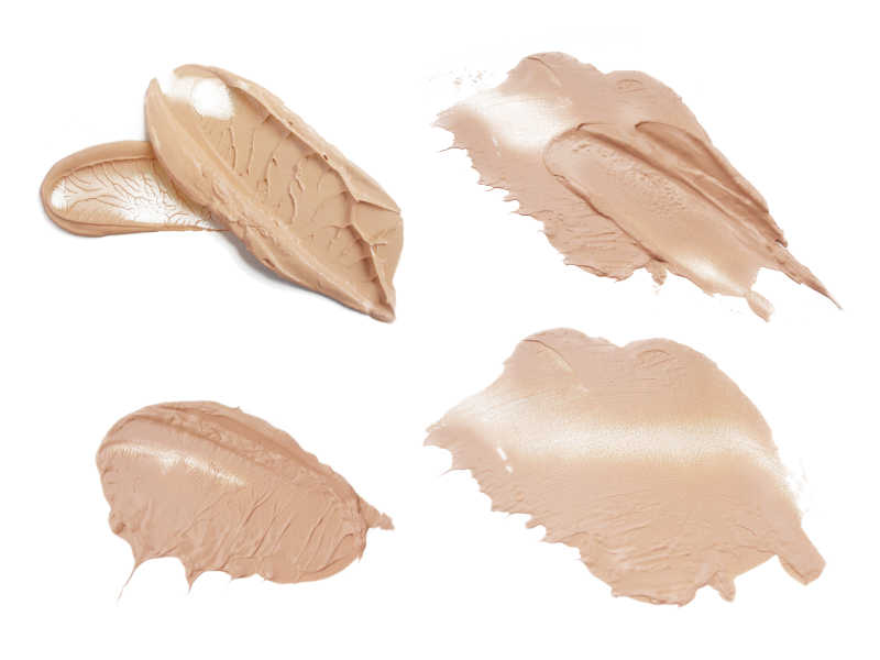 白色背景下的霜状粉底