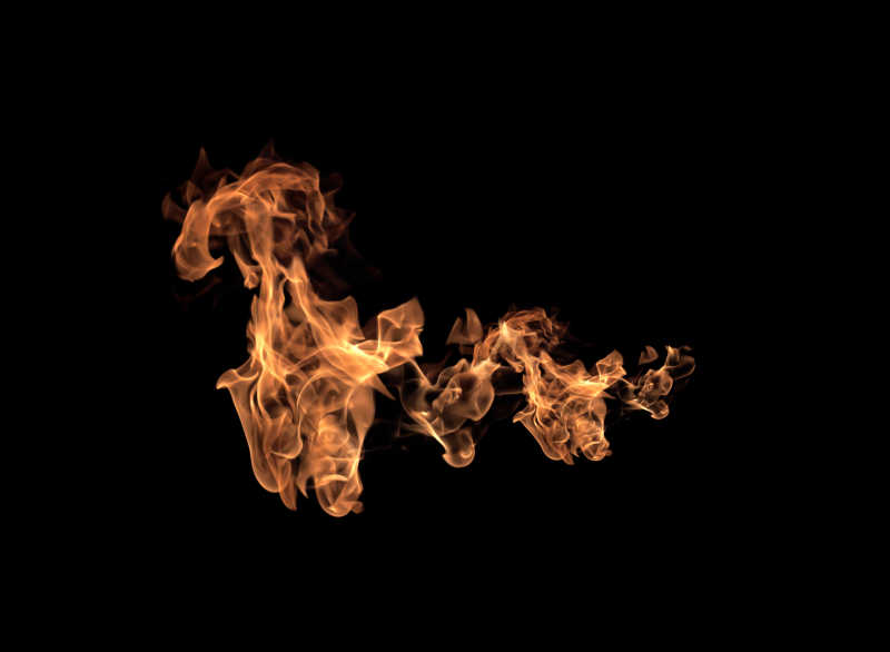 黑色背景下橘黄色的火焰
