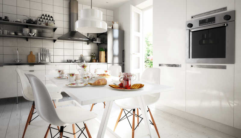 厨房餐桌上早餐