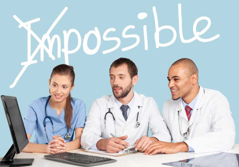 微笑的助理与医生