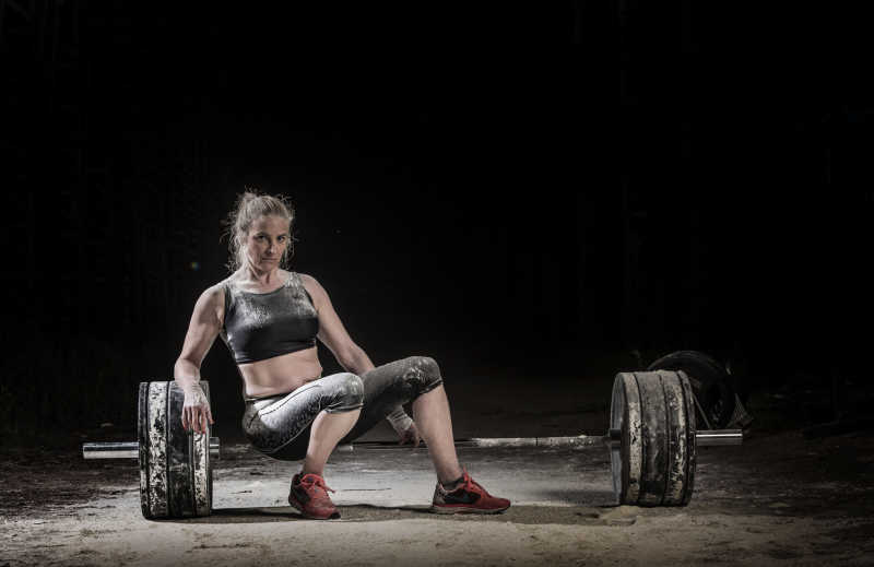 女性举重运动员