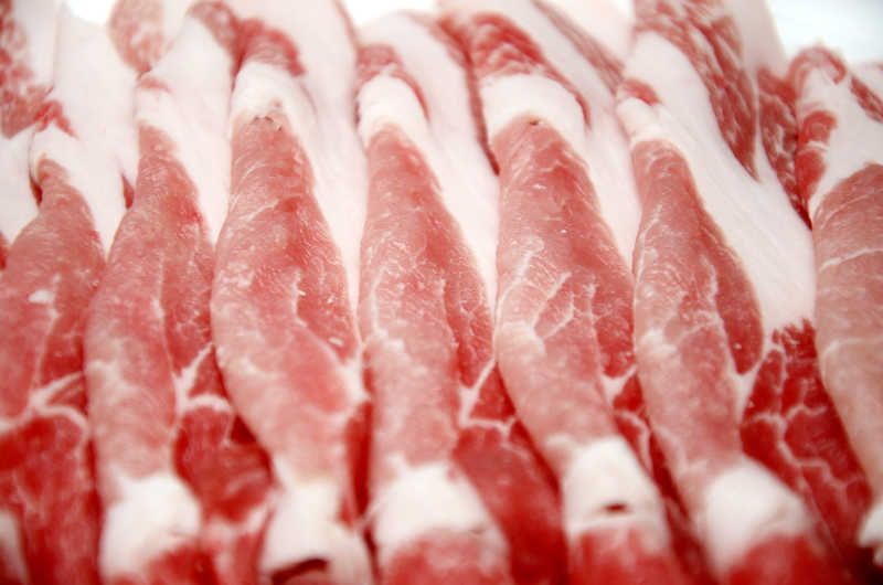 切片的整齐的生猪肉