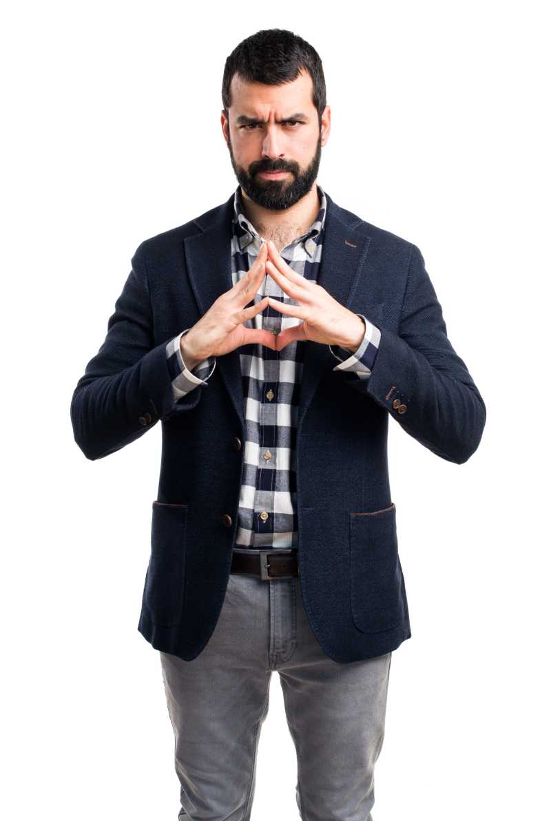 一个英俊的男人在思考