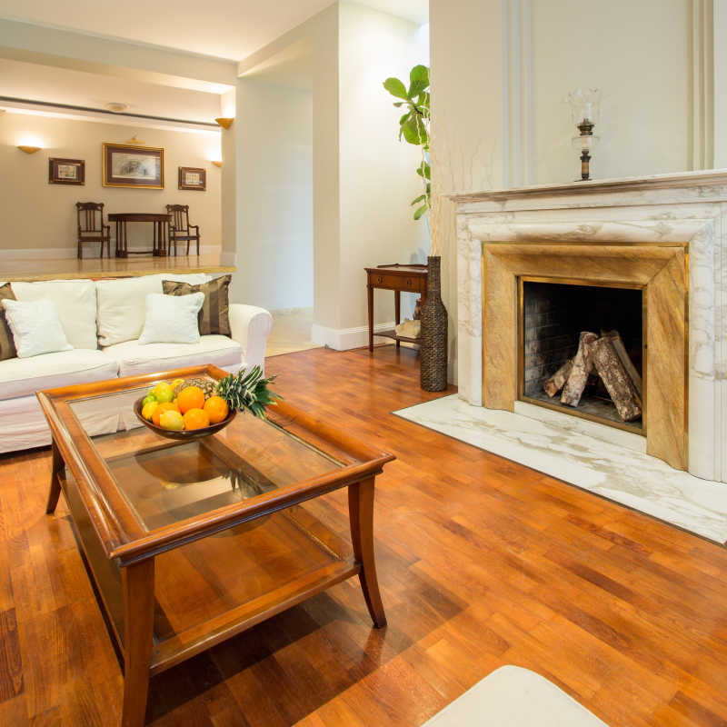 带着壁炉的客厅