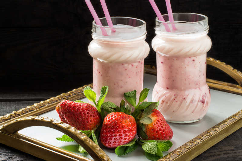 美味的草莓酸奶