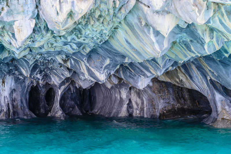 大理石洞穴的壮观天然景色
