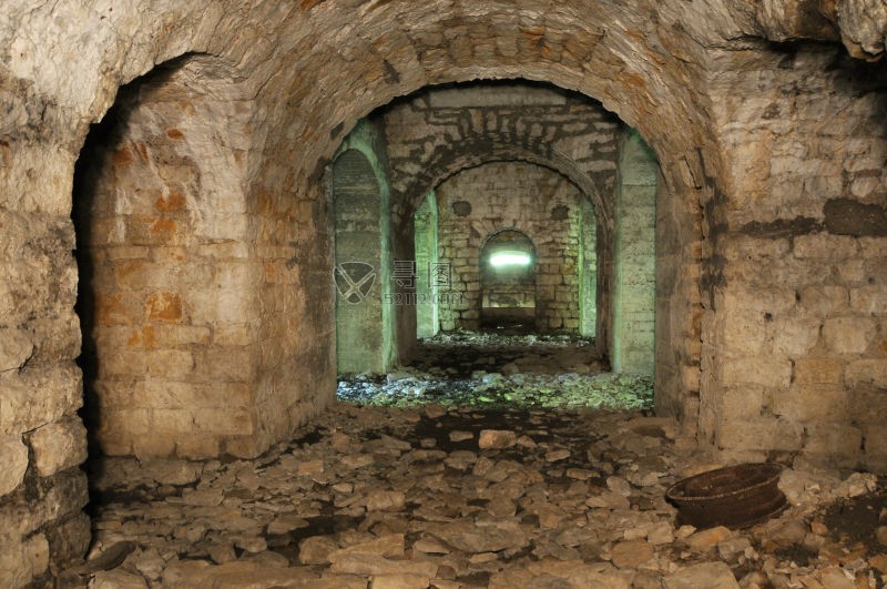 古老的砖砌隧道