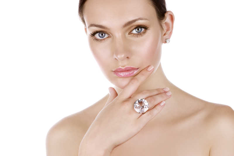 白色背景上美女