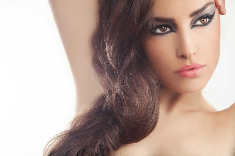 时尚妆容的美女