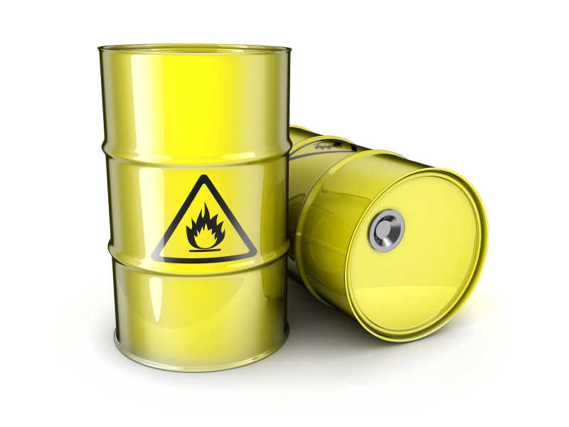 两个黄色的油桶
