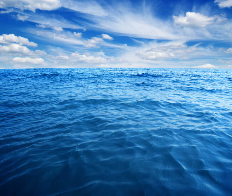 平静的海面图片 靛蓝的海面素材 高清图片 摄影照片 寻图免费打包下载