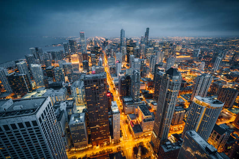 夜幕下繁华的芝加哥