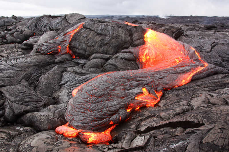 夏威夷火山群上的熔岩流