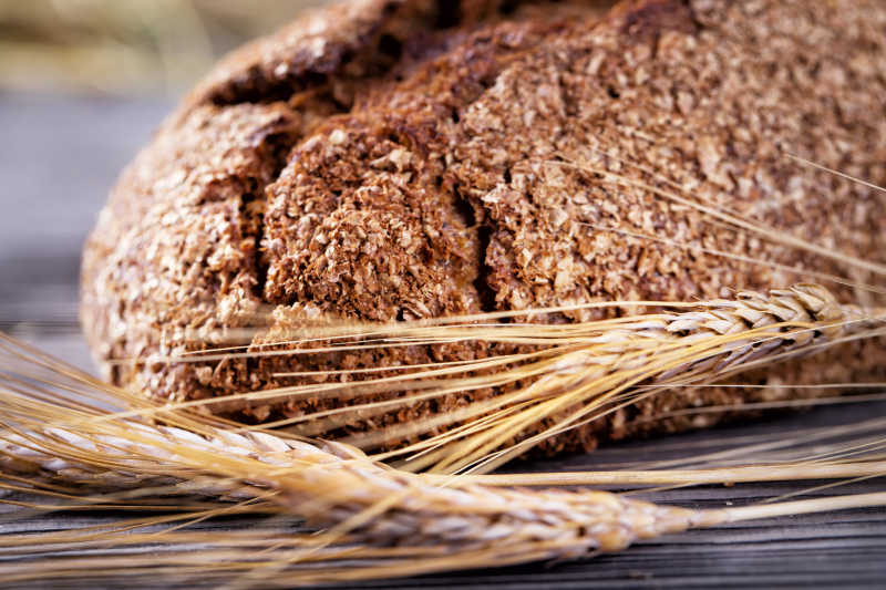 柔软可口的黑面包