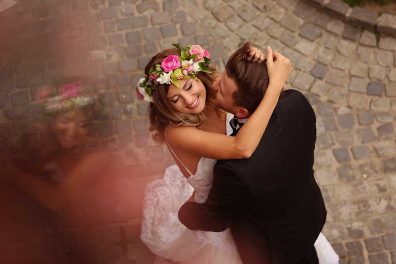 幸福的新娘新郎