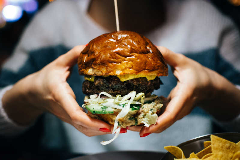 美味的牛肉汉堡包