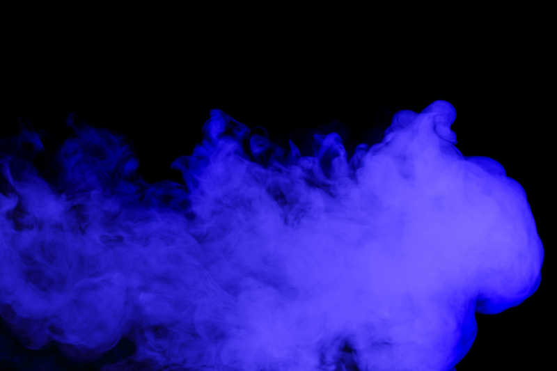 绚丽的紫色烟雾