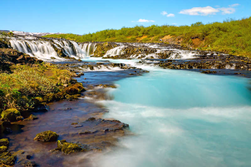 美丽的bruarfoss瀑布景观