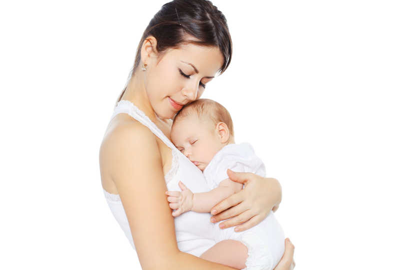 可爱的宝宝睡在妈妈的手上