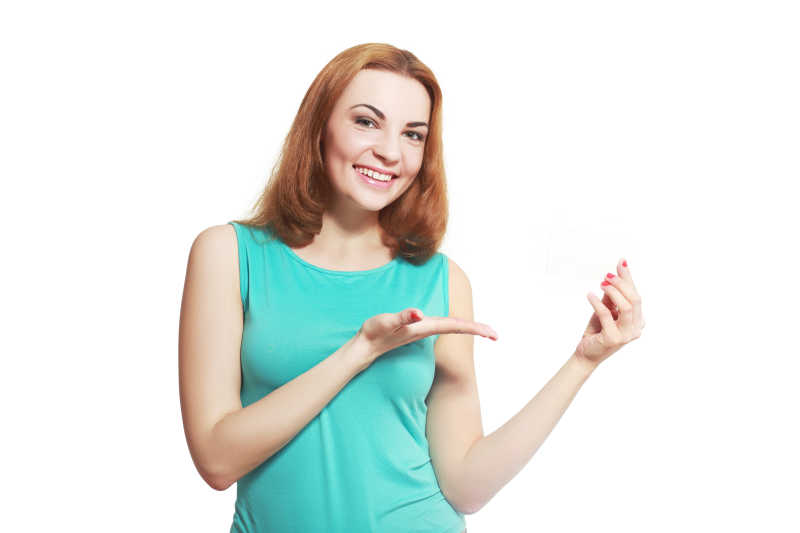 穿着蓝色上衣的女人