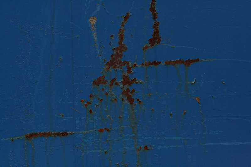 生锈氧化的蓝色金属板