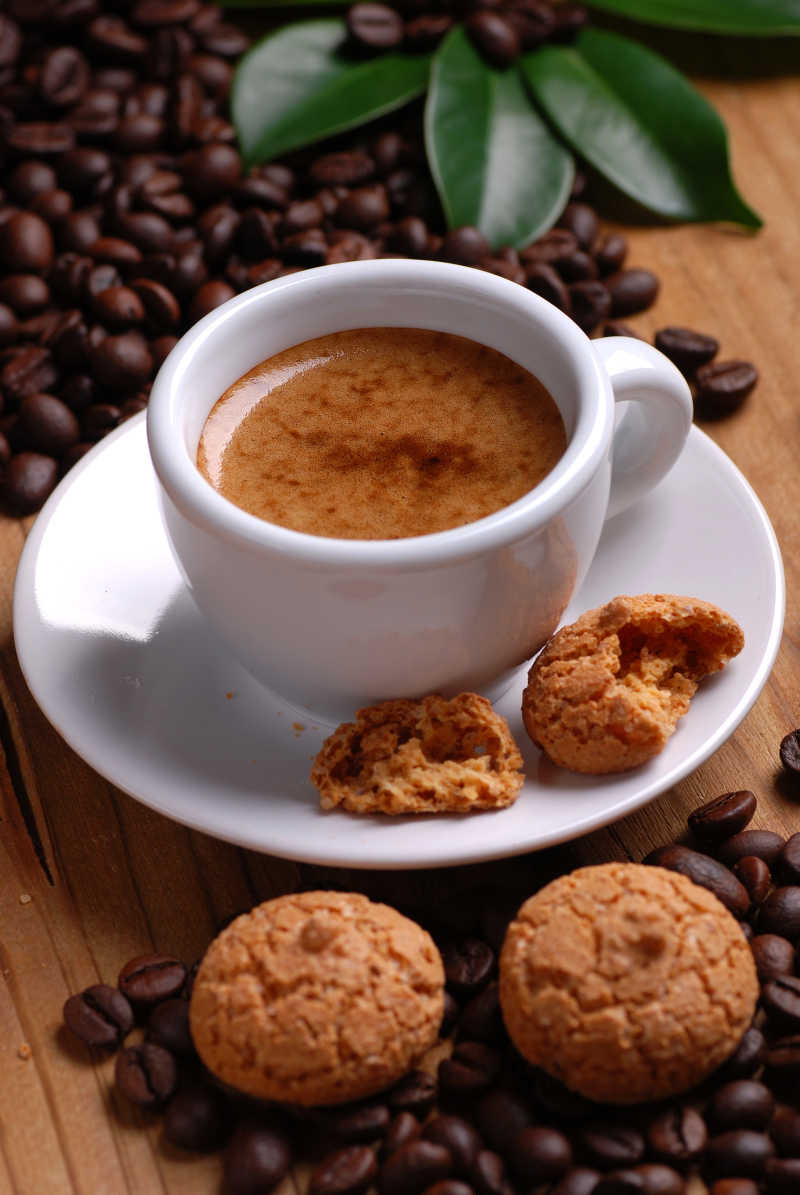 咖啡杯里的咖啡制作而成的咖啡