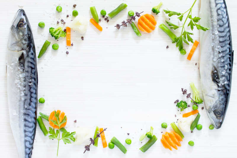 新鲜美味的鱼和健康的有机蔬菜