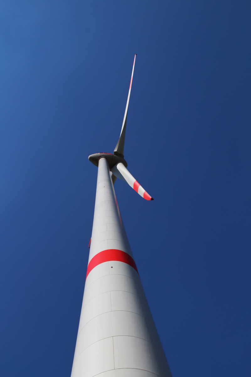 风力发电机仰视