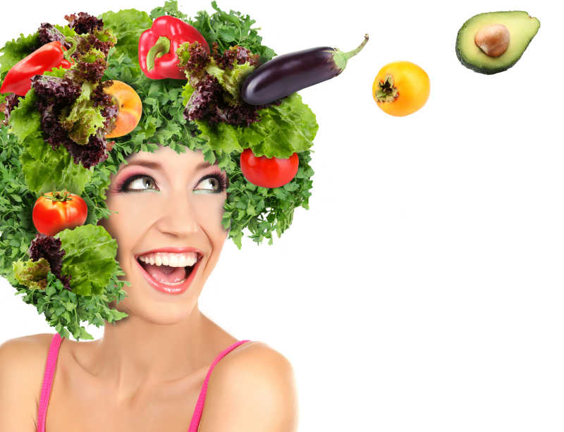 戴着蔬菜头饰的漂亮女孩