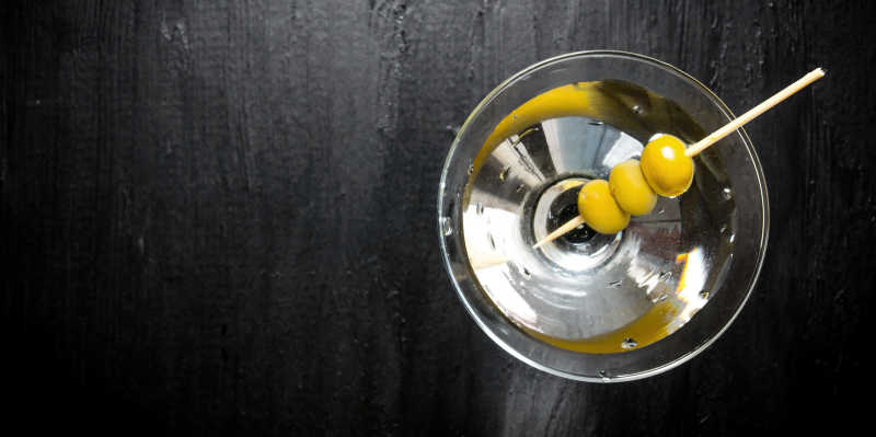 橄榄和马蒂尼酒